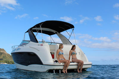 Honolulu yacht charter bayliner 310 private snorkel trip