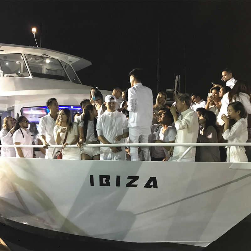 Los Angeles Modern Party Boat - Ibiza Party Yacht 