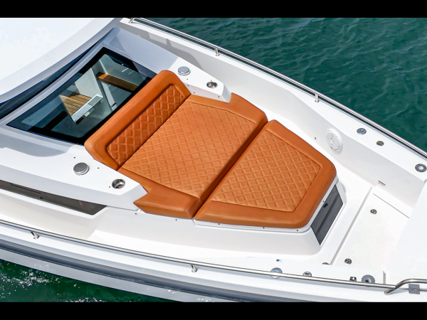 2018 Axopar 37 Aft Cabin-14.png