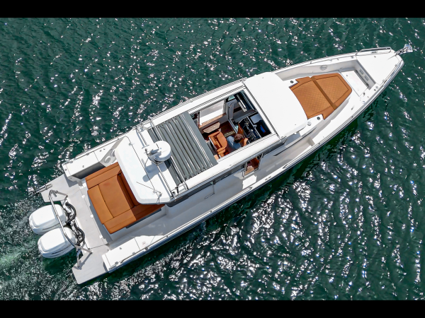 2018 Axopar 37 Aft Cabin-12.png